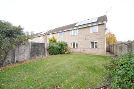 3 bedroom semi-detached house to rent - Photo 5