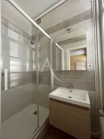 Location Appartement 2 pièces 65m² FONTENAY LE COMTE 85200 - Photo 5