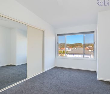 Spacious Contemporary Tri-Level Townhouse - Photo 3