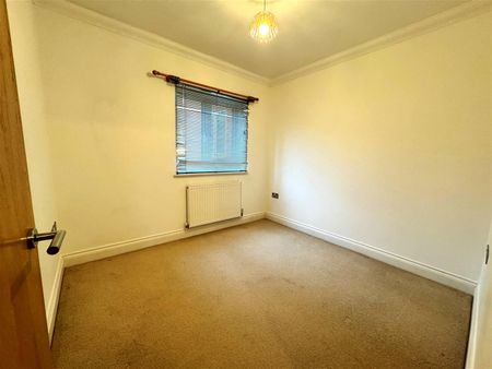 Southend Road, Hockley - Photo 2