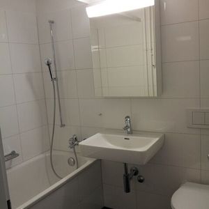 Newly renovated apartment in a central and quiet residential area - Photo 2