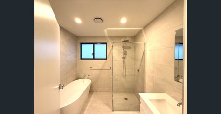 Brand New 5-Bed Home with a Large Backyard in Cobbitty - Photo 2