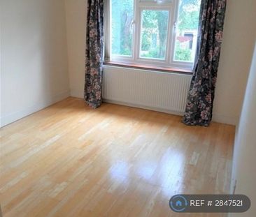 4 bedroom semi-detached house to rent - Photo 4