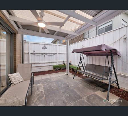 28 Grove Way, Wantirna South, Vic 3152 - Photo 3