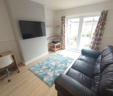 4 bedroom terraced house to rent - Photo 3