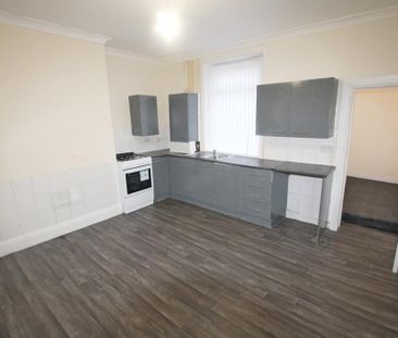 2 bedroom end of terrace house to rent - Photo 3