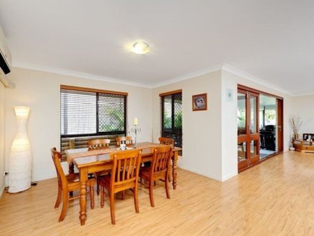 Spacious Family Home &plus; Stretton School Catchment&excl; - Photo 5