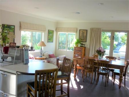 FURNISHED - SHORT TERM RENTAL- Delightful Two Bedroom Property in the Avenues - Avenues - Photo 5
