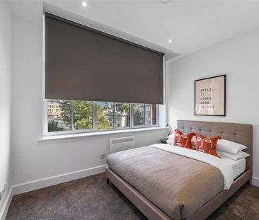 A newly refurbished two bedroom apartment in a convenient City loca... - Photo 5