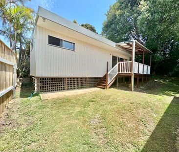 Private granny flat with large private yard - Photo 5