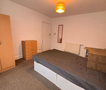 4 bedroom private hall to rent - Photo 5