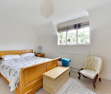 2 bedroom character property to rent - Photo 4