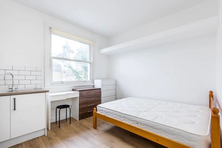 Warwick Road, Earls Court, London, SW5 - Photo 2