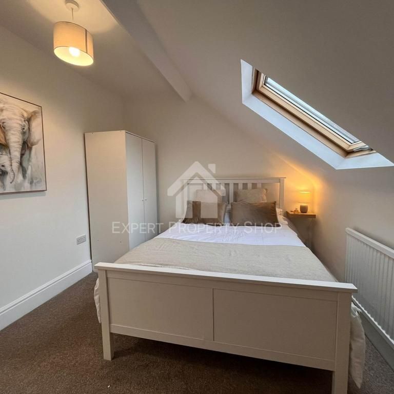 1 bedroom in a house share to rent - Photo 1