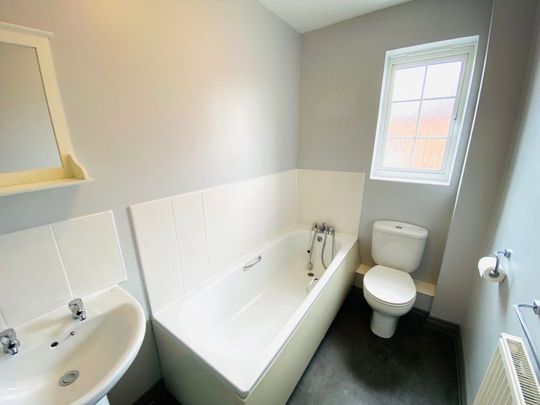 20, The Meadows**, Chichester - Photo 1