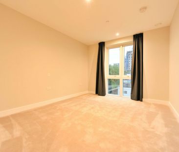 Flat to rent on - Photo 1
