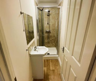 3 bedroom apartment to rent - Photo 5