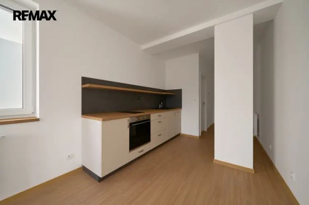 Nový byt 1+kk v centru města, Hradec Králové - Blažíčkovo náměstí - Fotografie 1