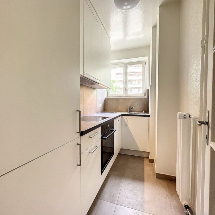 Bel appartement rénové de 2 pièces au 5ème étage - Photo 1