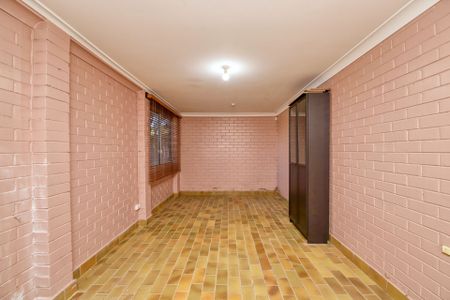 Three Bedroom Family Home - Photo 3