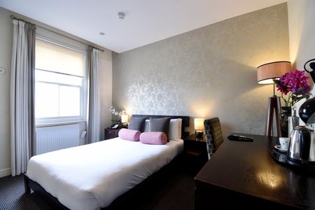 ROOM 12, Cinnabar Hotel, 88-89 Fore Street, SG14 - Photo 2