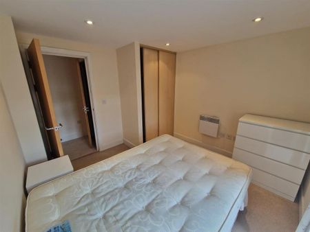 2 bedroom flat to rent - Photo 3