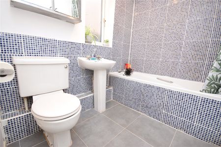 18, Walesby Court, Leeds, West Yorkshire, LS16 6RX - Photo 5