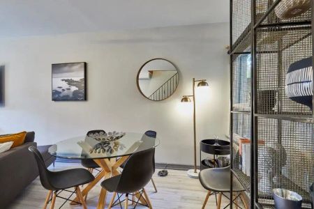 Queen West Toronto Furnished House Rental on Shaw Street - Chic 3 Bedroom, 2 Bathrooms with Private Yard and Stylish Decor - Photo 4