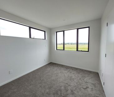 Nearly new townhouse in Avondale - Photo 4