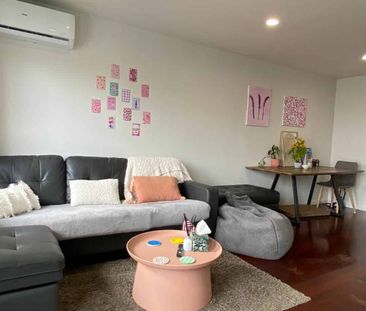 TWO BEDROOM, TWO CARPARK ‘DIAMOND IN THE CITY’ - Photo 3