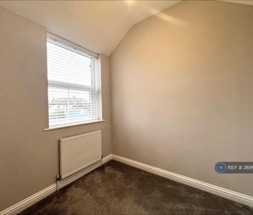 2 bedroom semi-detached house to rent - Photo 3