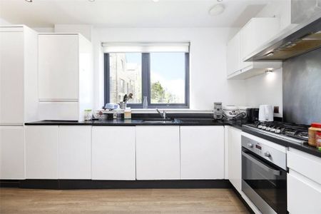 4 bedroom detached house to rent - Photo 4