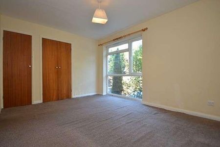 Bedroom T Floor In Godalming, GU7 - Photo 3