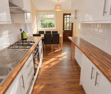 4 bedroom semi-detached house to rent - Photo 6