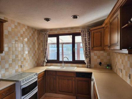 3 bedroom semi-detached house to rent - Photo 5