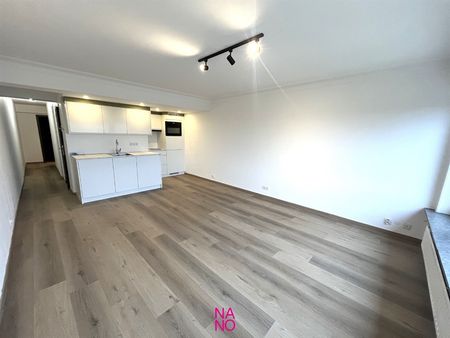 Uniek gelegen en vernieuwd appartement met 2 slaapkamers, gelegen op de 8e verdieping van een standingvolle residentie genietend van een FENOMENAAL uitzicht op de Zee en de duinen. - Photo 5