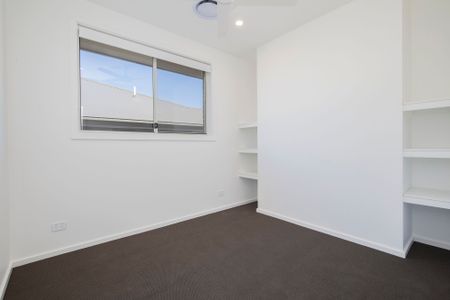 Brand New, Split Level 3 bedroom with Beautiful Views! - Photo 2