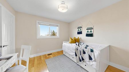 For Lease - 43 Piccadilly Road, Richmond Hill, Ontario - Photo 3