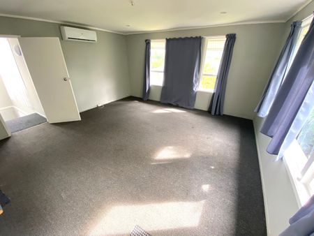 BLOCKHOUSE BAY, 3 BEDROOMS - Photo 4