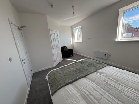 1 bedroom in a house share to rent - Photo 2
