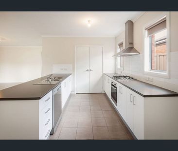 Comfortable Family Living in a Convenient Location - Photo 3