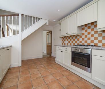2 bedroom end of terrace house to rent - Photo 2
