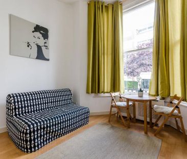 Flat 01 Fairholme Road, West Kensington W14 9JZ - Photo 1