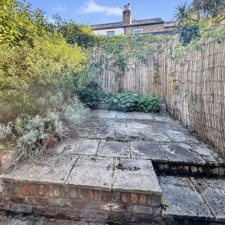2 bedroom terraced house to rent - Photo 1