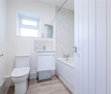 2 bed Upper Floor Flat for rent - Photo 6