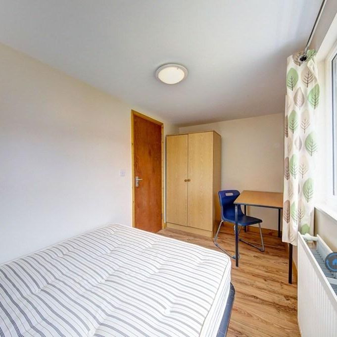 6 bedroom end of terrace house to rent - Photo 1