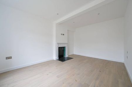 5 bedroom semi-detached house to rent - Photo 2