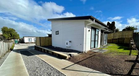 Beautifully presented studio in Temple View - Photo 4