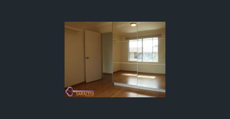 Well-presented 2x1 unit - Photo 3