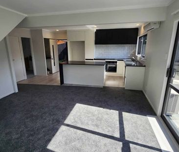 Beautiful three bedroom home - Photo 2